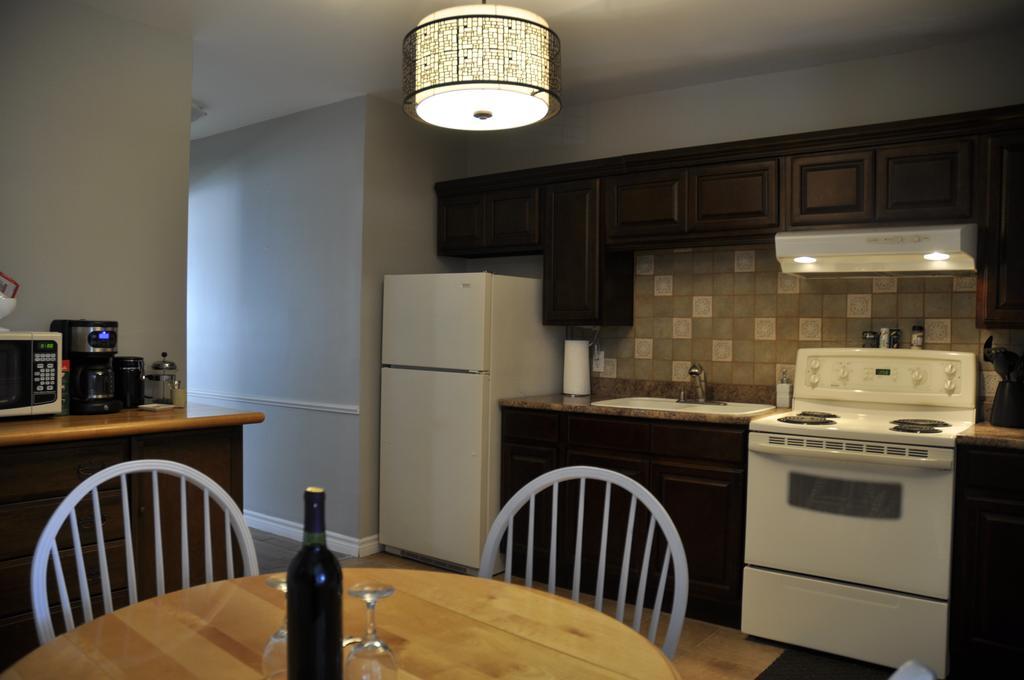 Moncton Suites - Apartments Across Georges Dumont Ngoại thất bức ảnh