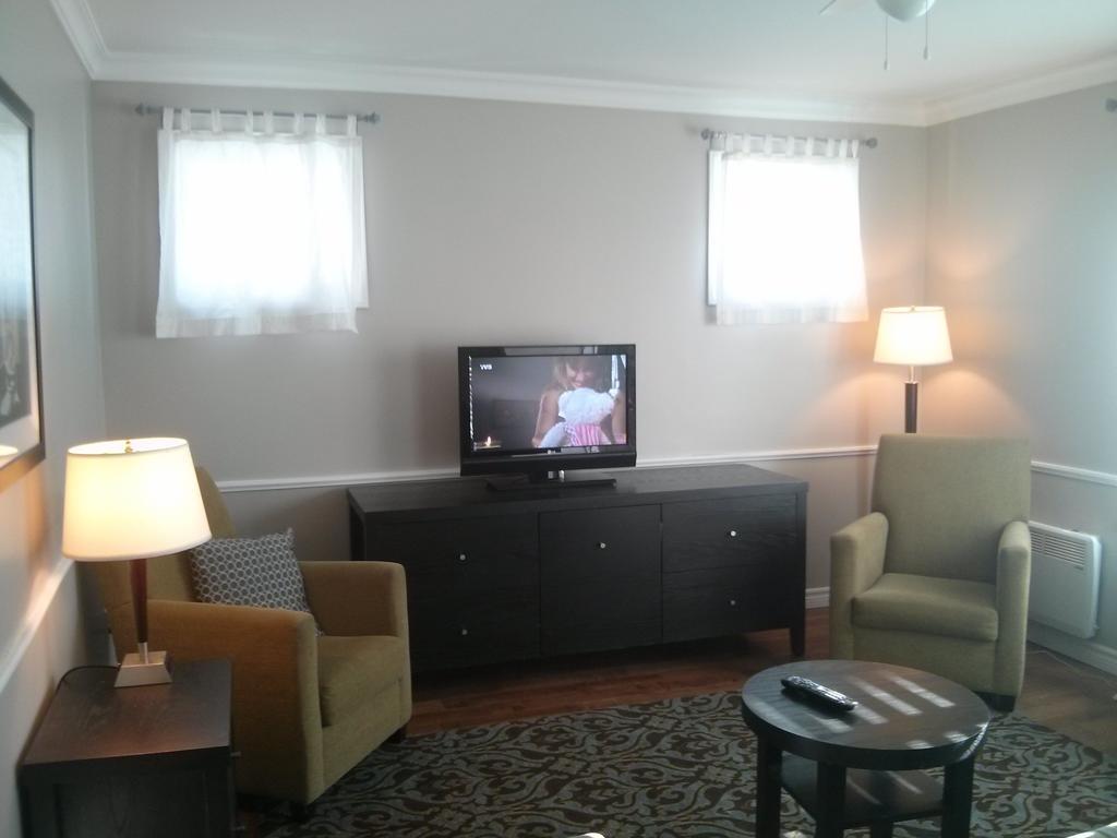 Moncton Suites - Apartments Across Georges Dumont Ngoại thất bức ảnh