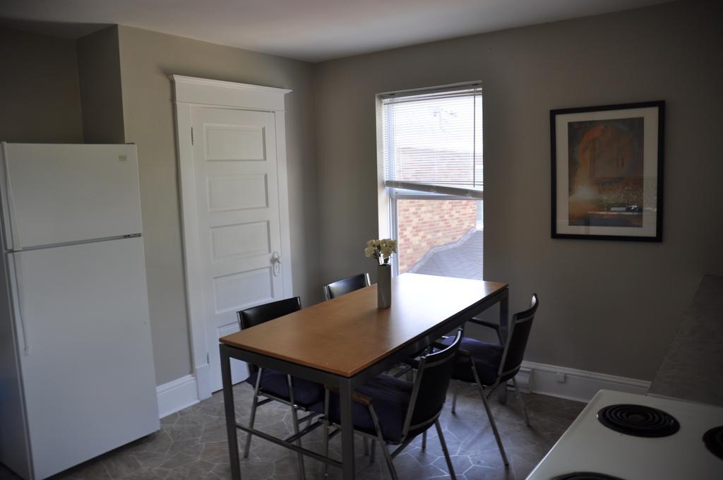 Moncton Suites - Apartments Across Georges Dumont Ngoại thất bức ảnh
