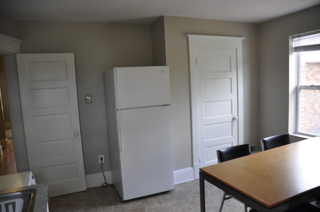 Moncton Suites - Apartments Across Georges Dumont Ngoại thất bức ảnh