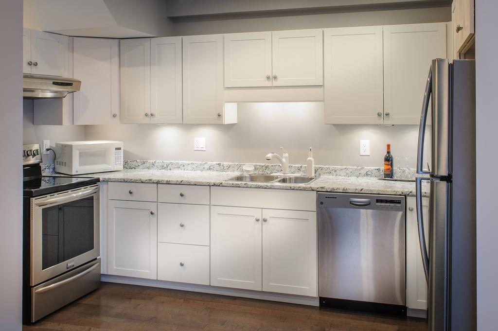 Moncton Suites - Apartments Across Georges Dumont Ngoại thất bức ảnh