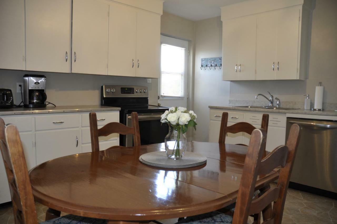 Moncton Suites - Apartments Across Georges Dumont Ngoại thất bức ảnh